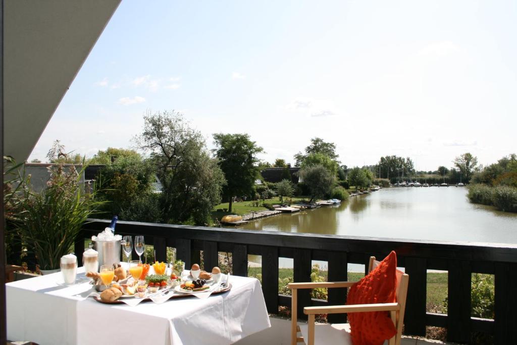 ويدن ام سي Hoteldorf Seepark Weiden الغرفة الصورة