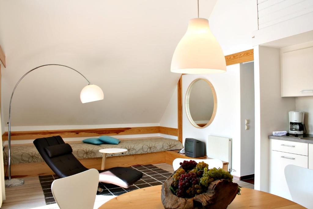 ويدن ام سي Hoteldorf Seepark Weiden الغرفة الصورة