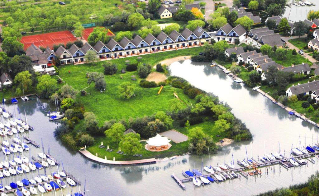 ويدن ام سي Hoteldorf Seepark Weiden المظهر الخارجي الصورة