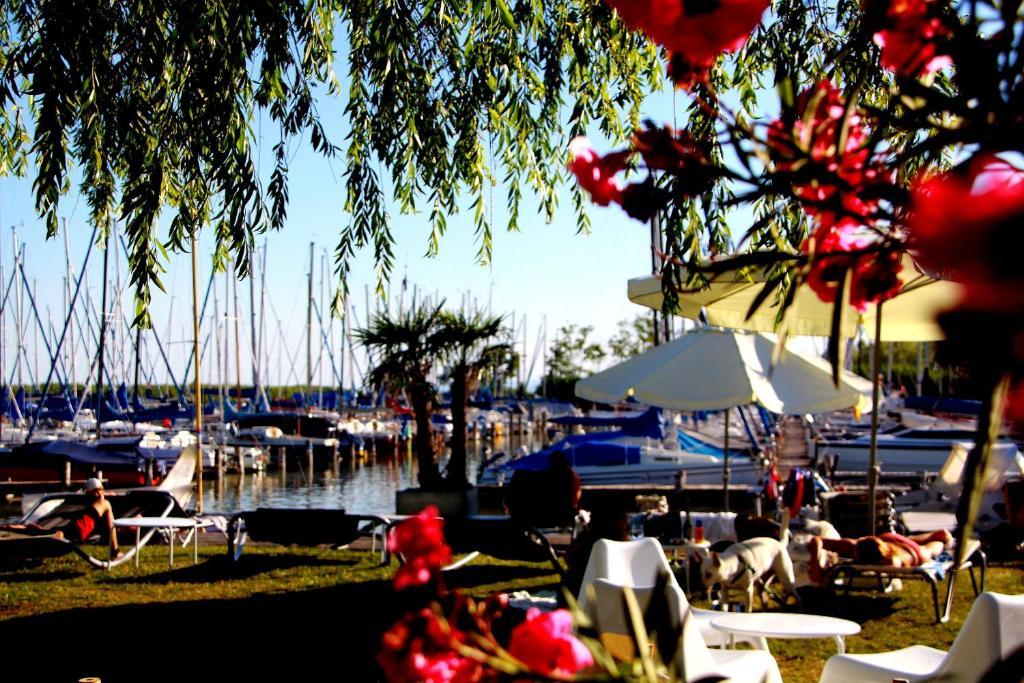 ويدن ام سي Hoteldorf Seepark Weiden المظهر الخارجي الصورة