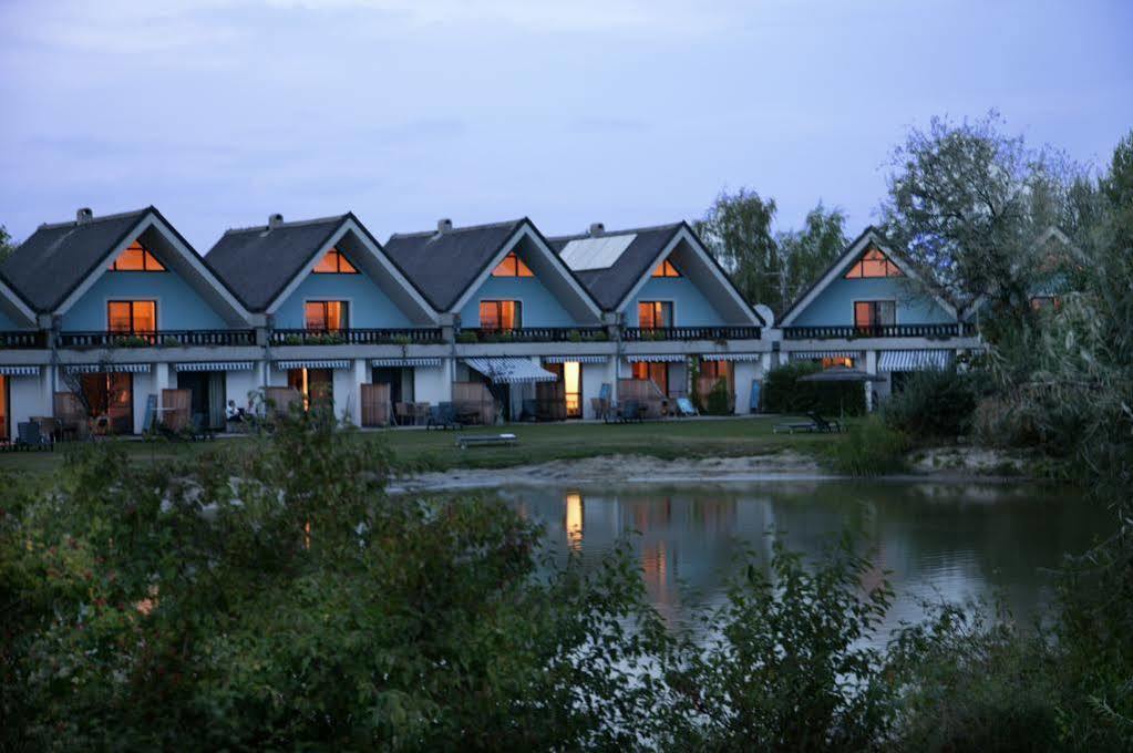 ويدن ام سي Hoteldorf Seepark Weiden المظهر الخارجي الصورة